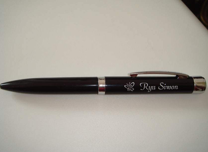 5 11/16" x 1/2" Aluminium alloy and ABS, 5mm LED Projection black pen 5 11/16" x 1/2" Aluminium alloy and ABS, 5mm LED Projection black pen